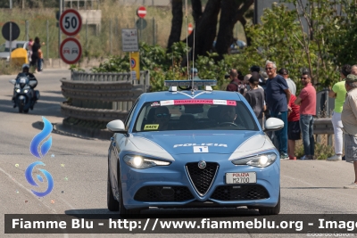 Alfa Romeo Nuova Giulia Q4
Polizia di Stato
Polizia Stradale
in scorta al Giro d'Italia 2022
POLIZIA M2700
Parole chiave: Alfa_Romeo Nuova_Giulia_Q4 POLIZIAM2700