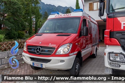 Mercedes-Benz Sprinter III serie
Vigili del Fuoco
Unione distrettuale di Merano
Corpo Volontario di Rablà (BZ)
Freiwillige Feuerwehr Rabland
Allestimento Brandshutz-Rosenbauer
VF FW 32T
Parole chiave: Mercedes-Benz Sprinter_IIIserie VFFW32T