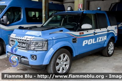 Land-Rover Discovery 4
Polizia di Stato
VI Reparto Mobile Genova
allestimento Marazzi
decorazione grafica Artlantis
POLIZIA M2772
Parole chiave: Land-Rover Discovery_4 POLIZIAM2772