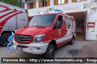 Mercedes-Benz Sprinter III serie restyle
Vigili del Fuoco
Unione distrettuale di Merano
Corpo Volontario di Rablà (BZ)
Freiwillige Feuerwehr Rabland
Allestimento Kofler
VF FW 3B5
Parole chiave: Mercedes-Benz Sprinter_IIIserie_restyle VFFW3B5