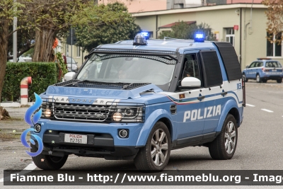 Land-Rover Discovery 4
Polizia di Stato
VI Reparto Mobile Genova
allestimento Marazzi
decorazione grafica Artlantis
POLIZIA M2761
Parole chiave: Land-Rover Discovery_4 POLIZIAM2761