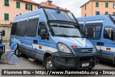 Iveco Daily IV serie
Polizia di Stato
VI Reparto Mobile Genova
allestimento Sperotto
decorazione grafica Artlantis
POLIZIA F7851
Parole chiave: Iveco Daily_IVserie POLIZIAF7851