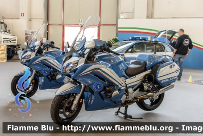 Yamaha FJR 1300
Polizia di Stato
Polizia Stradale
POLIZIA G2702
POLIZIA G2703
Parole chiave: Yamaha FJR_1300 POLIZIAG2702 POLIZIAG2703 Reas_2017