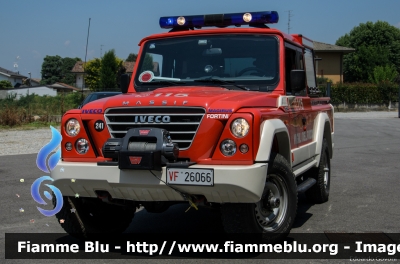 Iveco Massif
Vigili del Fuoco
Comando Provinciale di Milano 
Distaccamento Volontario di Lazzate
VF 26066
Parole chiave: Iveco Massif VF26066