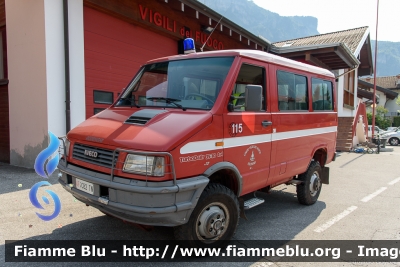 Iveco Daily 4x4 II serie
Vigili del Fuoco
Unione Distrettuale delle Giudicarie
Corpo Volontario di Storo (TN)
VF C82 TN
Parole chiave: Iveco Daily_4x4_IIserie VFC82TN