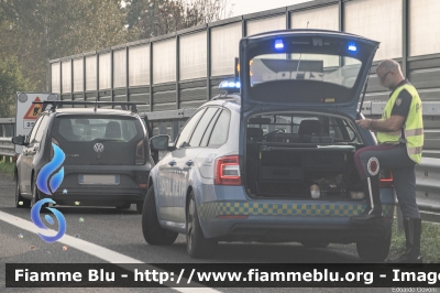 Skoda Octavia Wagon V serie
Polizia di Stato
Polizia Autostradale in servizio sulla rete Autostrade per l'Italia SPA
Allestimento Focaccia
Con nuovo logo societario
Parole chiave: Skoda Octavia_Wagon_Vserie