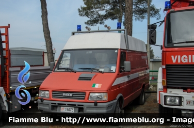 Iveco Daily II serie
Vigili del Fuoco
Centro Aviazione Ciampino (RM)
VF 18673
Parole chiave: Iveco Daily_IIserie VF18673