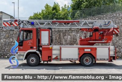 Iveco 120E23 I serie
Vigili del Fuoco
Unione Distrettuale delle Giudicarie
Veicolo ospitato dal Corpo Volontario di Tione (TN)
Allestimento Magirus
VF D01 TN
Parole chiave: Iveco 120E23_Iserie VFD01TN