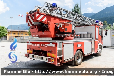 Iveco 120E23 I serie
Vigili del Fuoco
Unione Distrettuale delle Giudicarie
Veicolo ospitato dal Corpo Volontario di Tione (TN)
Allestimento Magirus
VF D01 TN
Parole chiave: Iveco 120E23_Iserie VFD01TN