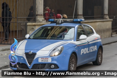 Alfa-Romeo Nuova Giulietta restyle
Polizia di Stato
Squadra Volante
Allestita NCT Nuova Carrozeria Torinese
Decorazione Grafica Artlantis
POLIZIA M1355
Parole chiave: Alfa-Romeo Nuova_Giulietta_restyle POLIZIAM1355