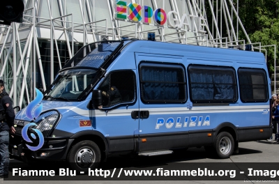 Iveco Daily V serie
Polizia di Stato
Reparto Mobile
Allestito Sperotto
Decorazione Grafica Artlantis
POLIZIA H8475
Parole chiave: Iveco Daily_Vserie POLIZIAH8475