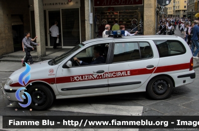 Renault Laguna Grandtour II serie
Polizia Municipale Firenze
Parole chiave: Renault Laguna_Grandtour_IIserie