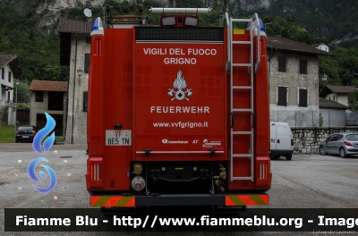 Man TGM 18.340 4x4 II serie
Vigili del Fuoco
Distretto della Valsugana e Tesino
Corpo Volontario di Grigno (TN)
Allestimento Rosenbauer
VF 8E5 TN
Parole chiave: Man TGM_18.340_4x4_IIserie VF8E5TN