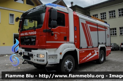 Man TGM 18.340 4x4 II serie
Vigili del Fuoco
Distretto della Valsugana e Tesino
Corpo Volontario di Grigno (TN)
Allestimento Rosenbauer
VF 8E5 TN
Parole chiave: Man TGM_18.340_4x4_IIserie VF8E5TN