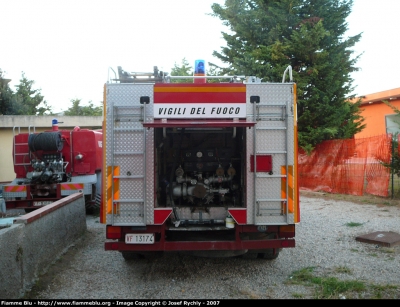 Iveco OM 160
Vigili del Fuoco
Comando Provinciale di Livorno
Distaccamento Volontario di Campo nell'Elba (LI)
AutoPompaSerbatoio allestimento Baribbi
VF 13174
Parole chiave: Iveco OM 160 VF13174