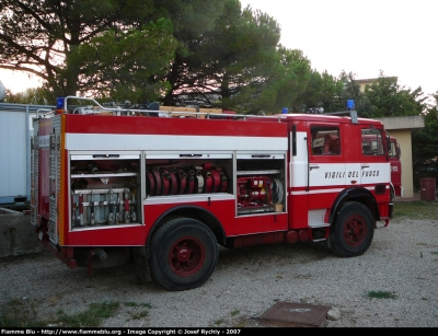 Iveco OM 160
Vigili del Fuoco
Comando Provinciale di Livorno
Distaccamento Volontario di Campo nell'Elba (LI)
AutoPompaSerbatoio allestimento Baribbi
VF 13174
Parole chiave: Iveco OM 160 VF13174