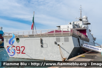 Nave F 592 "Carlo Margottini"
Marina Militare Italiana
Parole chiave: Nave F 592