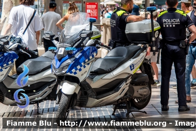 Yamaha X-Max 125
España - Spagna
Guardia Urbana
Ajuntament de Barcelona
GU296
Parole chiave: Yamaha X-Max_125