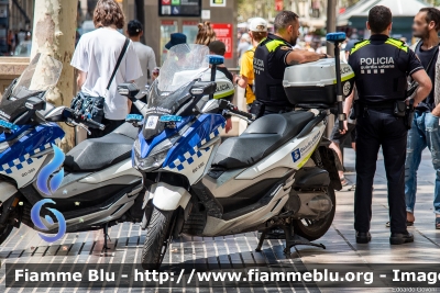 Yamaha X-Max 125
España - Spagna
Guardia Urbana
Ajuntament de Barcelona
GU296
Parole chiave: Yamaha X-Max_125