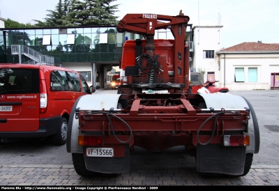 Iveco 330-35
Vigili del Fuoco
Comando Provinciale di Firenze
Colonna Mobile Regionale Toscana
VF 15566
Parole chiave: Iveco 330-35 VF15566