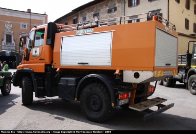 Mercedes-Benz Unimog U300
Regione Toscana - Provincia di Pisa
Servizio Antincendi Boschivi
Servizio Protezione e Difesa Fauna
Allestimento: Giletta
Parole chiave: Mercedes-Benz Unimog_U300 Giornate_della_Protezione_Civile_Pisa_2009