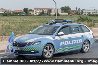 Skoda Octavia Wagon V serie
Polizia di Stato
Polizia Stradale
Allestimento Focaccia
POLIZIA M4706 Auto 6
POLIZIA M5285 Auto 7
In scorta alla Mille Miglia 2022
Parole chiave: Skoda Octavia_Wagon_Vserie POLIZIAM4706 POLIZIAM5285