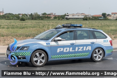 Skoda Octavia Wagon V serie
Polizia di Stato
Polizia Stradale
Allestimento Focaccia
POLIZIA M4706 Auto 6
POLIZIA M5285 Auto 7
In scorta alla Mille Miglia 2022
Parole chiave: Skoda Octavia_Wagon_Vserie POLIZIAM4706 POLIZIAM5285