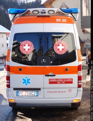 Mercedes-Benz Sprinter III serie
Croce Bianca Val Gardena
Weisses Kreuz Gröden
Creusc blancia de Gherdëina
- S.Cristina ( BZ ) -
Allestimento "Delfis" di Ambulanz Mobile
WK 385
PC ZS 0G2
Parole chiave: Mercedes-Benz Sprinter_IIIserie Ambulanza PCZS0G2