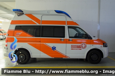 Volkswagen Transporter T5 restyle
Croce Bianca Merano (BZ)
Weisses Kreuz Meran
Allestita Ambulanz Mobile - Hornis Blue
WK 204 - 698
PC ZS 0JN
Parole chiave: Volkswagen Transporter_T5_restyle PCZS0JN