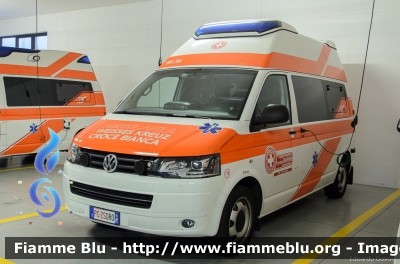 Volkswagen Transporter T5 Restyle
Croce Bianca Merano (BZ)
Weisses Kreuz Meran
Allestita Ambulanz Mobile - Hornis Alpin
WK 206 - 776
PC ZS 0R0
Parole chiave: Volkswagen Transporter_T5_Restyle Ambulanza PCZS0R0