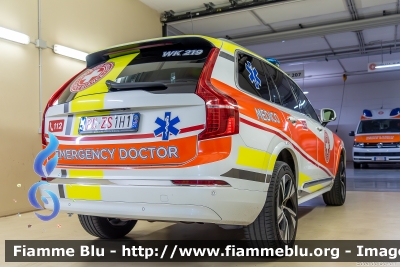 Volvo XC90 II serie restyle
Croce Bianca Merano (BZ)
Weisses Kreuz Meran
Allestita Ambulanz Mobile
WK 219
PC ZS 1H1
Parole chiave: Volvo XC90_IIserie_restyle PCZS1H1