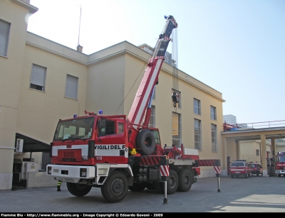 Astra BM305F
Vigili del Fuoco
Comando Provinciale di Pescara
AutoGru da 25 ton allestimento Agis
VF 15630
Parole chiave: Astra BM305F VF15630