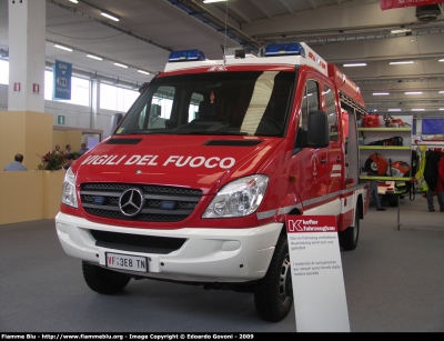 Mercedes-Benz Sprinter 4x4 III Serie
Vigili del Fuoco
Distretto di Riva del Garda
Corpo Volontario di Dro (TN)
AutoPompaSerbatoio allestimento Kofler Fahrzeugbau
VF 3E8 TN
Parole chiave: Mercedes-Benz Sprinter_4x4_IIIserie VF3E8TN Reas_2009