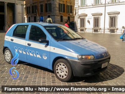 Fiat Punto II serie
Polizia di Stato
POLIZIA E5874
Parole chiave: Fiat Punto_IIserie POLIZIAE5874 POLIZIAE8989