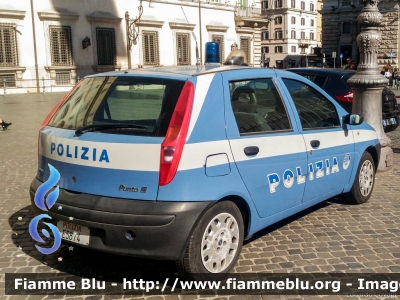 Fiat Punto II serie
Polizia di Stato
POLIZIA E5874
Parole chiave: Fiat Punto_IIserie POLIZIAE5874 POLIZIAE8989