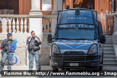 Iveco Daily V serie
Polizia di Stato
Reparto Mobile
Allestito Sperotto
POLIZIA H8475
Parole chiave: Iveco Daily_Vserie POLIZIAH8475