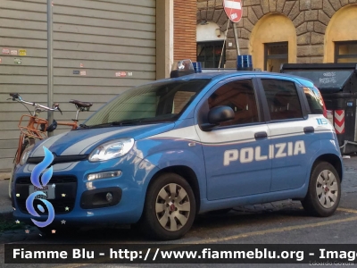 Fiat Nuova Panda II serie
Polizia di Stato
Allestito Nuova Carrozzeria Torinese
Decorazione Grafica Artlantis
POLIZIA H9818
Parole chiave: Fiat Nuova_Panda_IIserie POLIZIAH9818