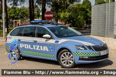 Skoda Octavia Wagon V serie
Polizia di Stato
Polizia Autostradale in servizio sulla rete Autostrade per l'Italia
Allestimento Focaccia
Decorazione Grafica Artlantis
Con nuova decorazione
POLIZIA M3775
Parole chiave: Skoda Octavia_Wagon_Vserie POLIZIAM3775