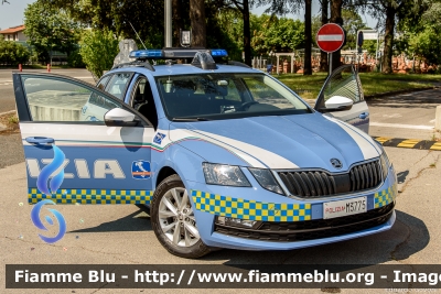 Skoda Octavia Wagon V serie
Polizia di Stato
Polizia Autostradale in servizio sulla rete Autostrade per l'Italia
Allestimento Focaccia
Decorazione Grafica Artlantis
Con nuova decorazione
POLIZIA M3775
Parole chiave: Skoda Octavia_Wagon_Vserie POLIZIAM3775