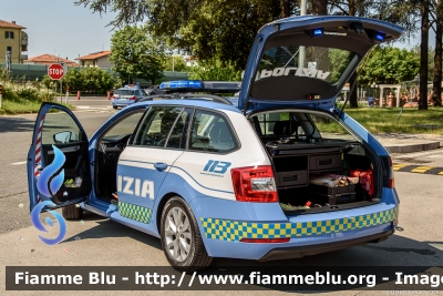 Skoda Octavia Wagon V serie
Polizia di Stato
Polizia Autostradale in servizio sulla rete Autostrade per l'Italia
Allestimento Focaccia
Decorazione Grafica Artlantis
Con nuova decorazione
POLIZIA M3775
Parole chiave: Skoda Octavia_Wagon_Vserie POLIZIAM3775