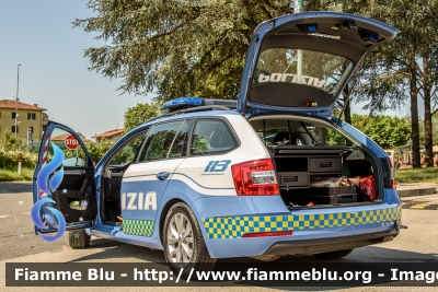 Skoda Octavia Wagon V serie
Polizia di Stato
Polizia Autostradale in servizio sulla rete Autostrade per l'Italia
Allestimento Focaccia
Decorazione Grafica Artlantis
Con nuova decorazione
POLIZIA M3775
Parole chiave: Skoda Octavia_Wagon_Vserie POLIZIAM3775