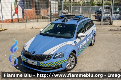 Skoda Octavia Wagon V serie
Polizia di Stato
Polizia Autostradale in servizio sulla rete Autostrade per l'Italia
Allestimento Focaccia
Decorazione Grafica Artlantis
Con nuova decorazione
POLIZIA M3775
Parole chiave: Skoda Octavia_Wagon_Vserie POLIZIAM3775