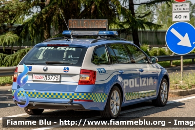 Skoda Octavia Wagon V serie
Polizia di Stato
Polizia Autostradale in servizio sulla rete Autostrade per l'Italia
Allestimento Focaccia
Decorazione Grafica Artlantis
Con nuova decorazione
POLIZIA M3775
Parole chiave: Skoda Octavia_Wagon_Vserie POLIZIAM3775