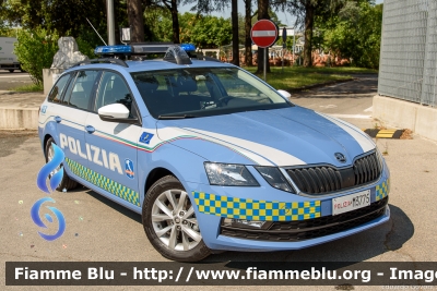 Skoda Octavia Wagon V serie
Polizia di Stato
Polizia Autostradale in servizio sulla rete Autostrade per l'Italia
Allestimento Focaccia
Decorazione Grafica Artlantis
Con nuova decorazione
POLIZIA M3775
Parole chiave: Skoda Octavia_Wagon_Vserie POLIZIAM3775