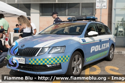 Skoda Octavia Wagon V serie
Polizia di Stato
Polizia Stradale
Allestimento Focaccia
POLIZIA M5303
Parole chiave: Skoda Octavia_Wagon_Vserie POLIZIAM5303