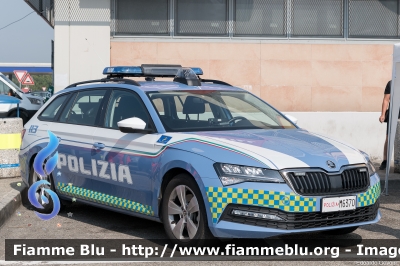 Skoda Superb Wagon III serie restyle
Polizia di Stato
Polizia Stradale
POLIZIA M6370
Parole chiave: Skoda Superb_Wagon_IIIserie_restyle POLIZIAM6370