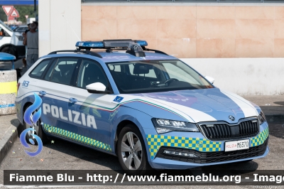 Skoda Superb Wagon III serie restyle
Polizia di Stato
Polizia Stradale
POLIZIA M6370
Parole chiave: Skoda Superb_Wagon_IIIserie_restyle POLIZIAM6370