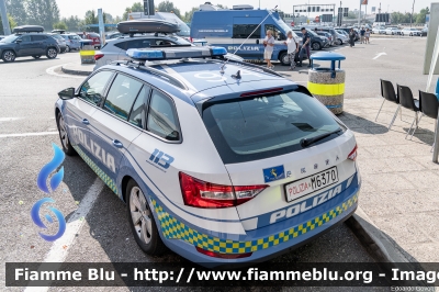 Skoda Superb Wagon III serie restyle
Polizia di Stato
Polizia Stradale
POLIZIA M6370
Parole chiave: Skoda Superb_Wagon_IIIserie_restyle POLIZIAM6370