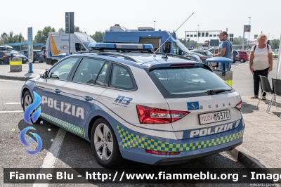 Skoda Superb Wagon III serie restyle
Polizia di Stato
Polizia Stradale
POLIZIA M6370
Parole chiave: Skoda Superb_Wagon_IIIserie_restyle POLIZIAM6370