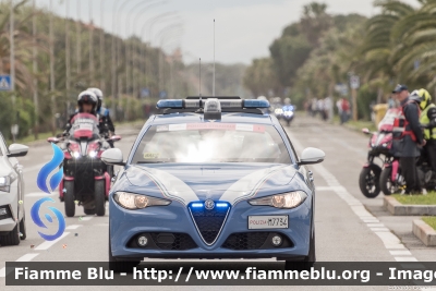 Alfa-Romeo Nuova Giulia
Polizia di Stato
Polizia Stradale
in scorta al Giro d'Italia 2023
Auto 1
POLIZIA M7734
Parole chiave: Alfa-Romeo Nuova_Giulia POLIZIAM7734